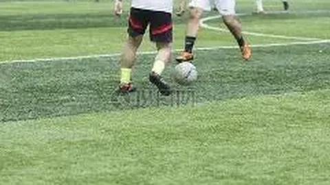 小海绵三亚度假游泳引关注，Baby现身未见黄晓明同行